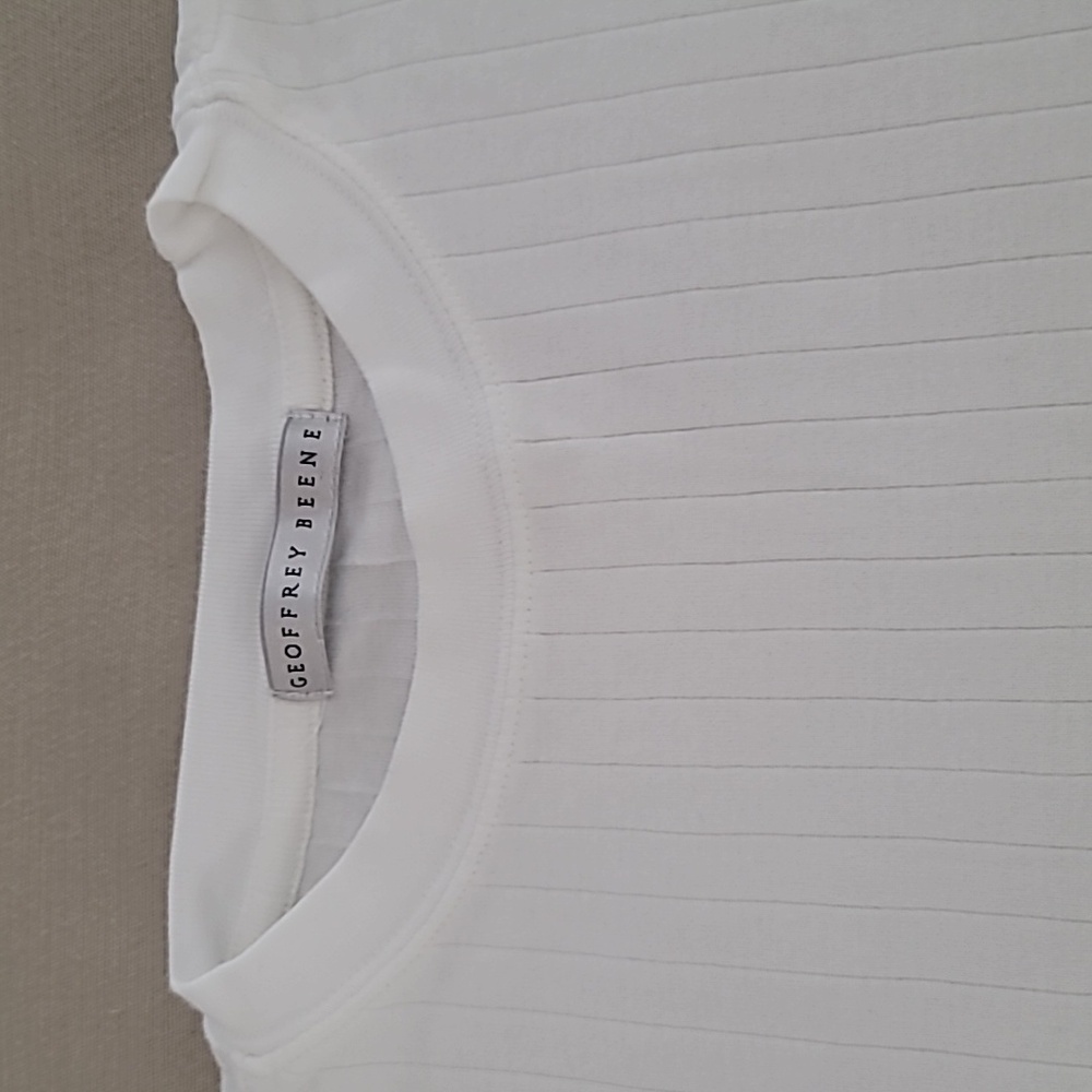 Geoffrey Beene Ribbed White Tee - Picture 4 of 11